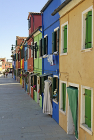 Burano : façades le long d'un canal 2/2